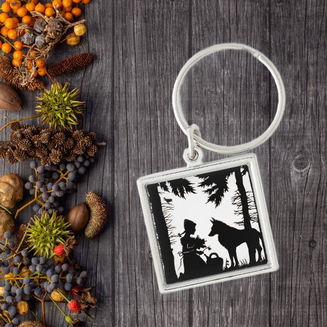 Black Silhouette Red Riding Huva Varg Skogen Fyrkantig Silverfärgad Nyckelring (Black white keychain with Little red riding hood under trees with the wolf.)