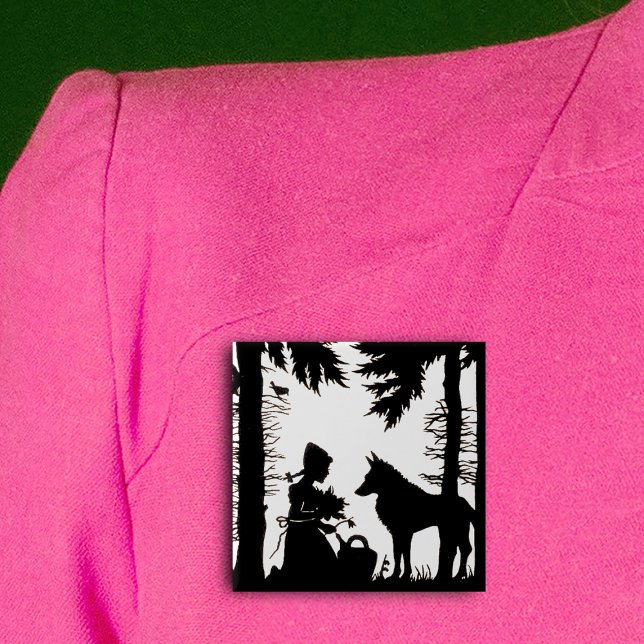 Black Silhouette Red Riding Huva Varg Skogen Knapp (Black and white Little Red Riding hood kneeling in woods wolf on pin back button.)
