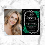 Black Silver Emerald Grönt Photo 50:e födelsedagen Inbjudningar<br><div class="desc">Elegantens blommigt 50-årsinbjudan med ditt foto. Glam Black & emerald grönt design med faux glitter silver. Har grönt ro, skriptteckensnitt och kontur. Perfekt för en snyggt vuxen under firande party. Anpassa med dina egna detaljer. Kan anpassas för vilken ålder som helst! Skrivna Zazzle-inbjudningar eller digital utskrivbar mall för omedelbar nedladdning....</div>