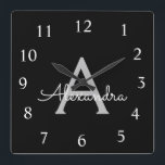 Black Silver Modern Script Girly Monogram Namn Fyrkantig Klocka<br><div class="desc">Silver och Black Script Monogram Namn Clock. Det gör perfekten söt 16-årsjubileum,  bröllop,  möhippa,  årsdag,  babydusch eller bachelorette-fest för någon som glam lyxen och chic stilar i kärlek.</div>