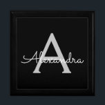 Black Silver Modern Script Girly Monogram Namn Minnesask<br><div class="desc">Svart och Silver Simple script Monogram Namn Jewelry Keepsakbox. Det gör perfekt studenten,  födelsedag,  bröllop,  möhippa,  årsdag,  babydusch eller bachelorette-fest till någon som glam lyx och chic stilar.</div>