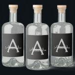 Black Silver Modern Script Girly Monogram Namn Spritflaskor Etikett<br><div class="desc">Svart och Silver Monogram Namn Liquor (Vodka,  Whiskey,  Gin,  Rum) Flaska-etikett. Det gör perfekten söt 16-årsjubileum,  bröllop,  möhippa,  årsdag,  babydusch eller bachelorette-fest för någon som glam lyxen och chic stilar i kärlek.</div>