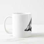 Bläck skugga av nöd kaffemugg<br><div class="desc">Detta dramatiska svarta och vita bläck porträtt ger liv åt den själsliga blicken av en vilande hund. Varje skepp känner sig förankrad i lojalitet,  minne och den tysta styrkan i samhörigheten.</div>