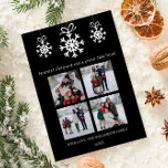 Black Snowflake Ornaments Photo Collage Julkort<br><div class="desc">Fira säsongen med det här Black Snowflake Ornaments Photo Collage Helgdag Card, som har utformats för att din festglädje. Det här fotot hälsning har en elegant med ett känsligt vitt snöflingor i en charmerande smak av snöflingor, som på ett vackert sätt visar ett fyrfotsfoto av dina familjefotografier. Modern typografi ger...</div>