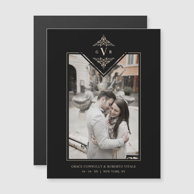 Black Sophisticate Flourish Chic Golden Initials (Fram/baksida)