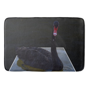 Black Svan simming i Dimensional Pond. Badrumsmatta