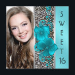 Black Teal Blue Leopard Photo Sweet 16 Birthday Inbjudningar<br><div class="desc">Vacker svart och tealblåleopard sweet sixteen födelsedagsfest inbjudan. Den här eleganten kan anpassas till födelsedagsfest inbjudan genom att du lägger till information om evenemanget, teckensnittet stil, teckensnittet storlek & färg och ordalydelsen. Observera att alla de klistermärken, kort och inbjudningssymboler som du hittar på Zazzle är tryckta bilder utan egentliga juveler,...</div>