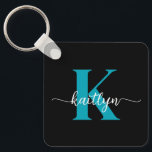 Black Teal Monogram Nyckelring<br><div class="desc">Den moderna svarta nyckelkedjan med det första namn i ett trendig-skript i vitt och det första i ett modernt teckensnitt i teal är perfekt för nycklar. Det är snyggt och trendig och ändå väldigt klassiskt.</div>