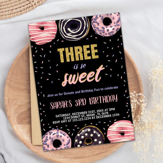 Black Three är Sweet Donut Birthday-inbjudningar Inbjudningar (Black Three is Sweet Donut Birthday Invitations)