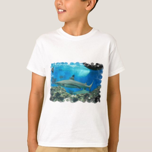 black-tipped-shark-1.jpg t-shirt (Framsida)