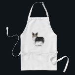 Black Tricolor Pembroke Welsh Corgi Hund och Namn Förkläde<br><div class="desc">Desteis ursprungliga tecknad illustrerar en svart tricolor Pembroke Welsh Corgi-hund. Under hund finns det också ett textområde som kan anpassas efter namn eller annan anpassningsbar.</div>