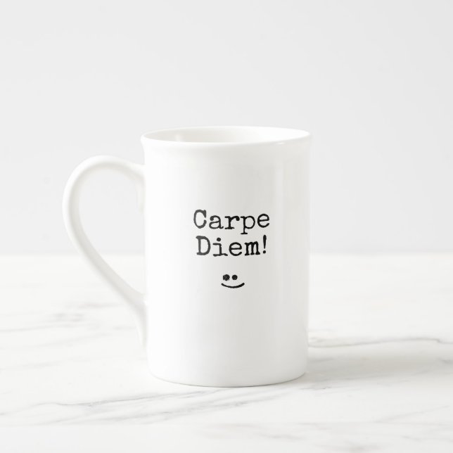 Black Typography Phrase Carpe Diem Benporslin Mugg (Vänster)