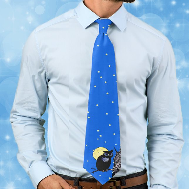 Black Uggla Träd Måne Stars Slips (Black owl on tree branch in night blue sky with yellow moon and stars on neck tie.)