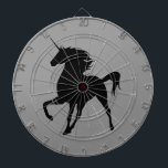 Black Unicorn Silhouette Dart Board Piltavla<br><div class="desc">En kartong är ett utmärkt tillskott till ett spelrum eller hemma pub i ditt hem. Spelandet ökar i popularitet som ett trevligt sätt att förflytta tiden och ger säkert dina vänner och familjer många underhållningstimmar under många år. Kartor är en underbar gåva och en gåva som säkert genererar många leenden...</div>