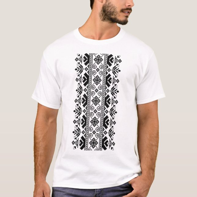 Black Vyshivanka T Shirt (Framsida)