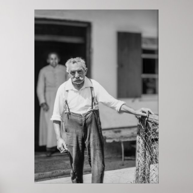 Black & White 1968 European Old Man in Suspenders Poster (Framsidan)