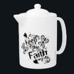 Black & White Behålla Faith Graffiti Tekanna<br><div class="desc">En tekanna i retro hippie stil "Behålla the Faith" med grym text och illustrerad med graffiti butterflies,  prickade hjärtan och andra detaljer! Hjärtflugor och hjärtan originalkonst.</div>