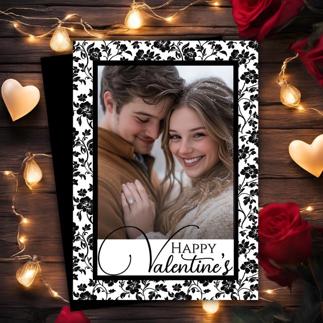 Black & White Blommigt Lycklig Valentine Foto Julkort (Black & White Floral Happy Valentine's Photo Holiday Card)
