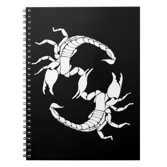 Black & White Brev S - två korpioner Anteckningsbok (Framsidan)
