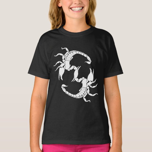 Black & White Brev S - två korpioner T Shirt (Framsida)