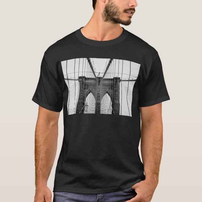 Black White Brooklyn Bridge New York T-shirt (Framsida)