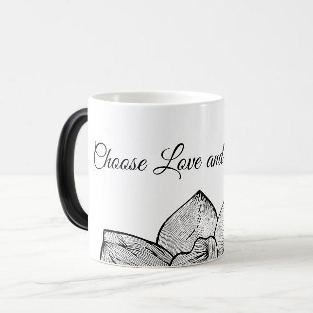 ​Black & White "Choose Love and Kindness" Magisk Mugg (Framsida vänster)