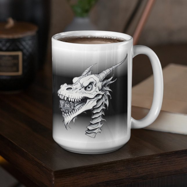 Black & White Dragon Skull D20 Dice Board Gamer Kaffemugg (Skapare uppladdad)