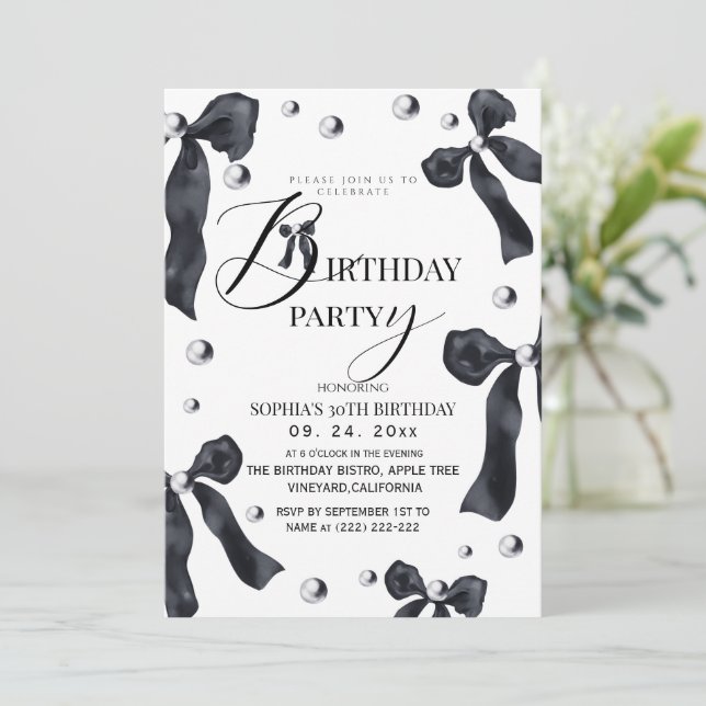 Black & White Elegant Bow Birthday Party  Inbjudningar (Stående Fram)