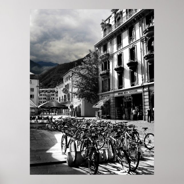 Black & White European Village Poster (Framsidan)