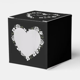 Black & White Floral Heart Wedding Favor Box Presentaskar