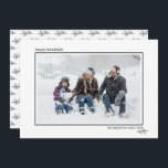 Black & White Gräs Nål Lycklig Hanukkah-familjen Julkort<br><div class="desc">Snyggt och söta fotokort är perfekt för alla dina vänner och din familj den här julhelgen. Anpassa texten "lycklig hanukah" med din egen hälsning och byt ut familjen namn och året och byt ut ut bild mot ett foto av dina barn, husdjur eller hela familjen. Utformningen har en svart gräns...</div>