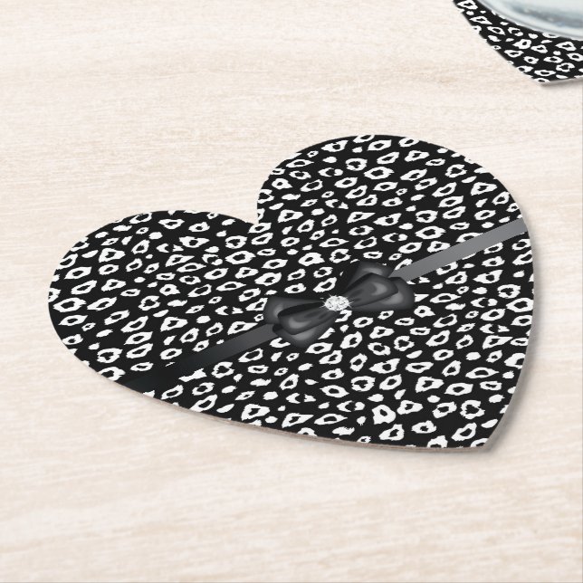 Black White Leopard Skriv ut med Bow Birthday Underlägg Papper (Vinklad)
