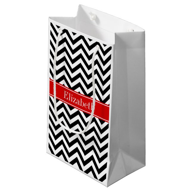 Black White LG Chevron Red Namn Monogram (Framsidan Vinklad)