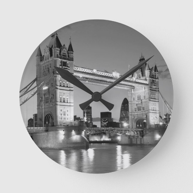 Black White London Torn Bridge Rund Klocka (Framsida)