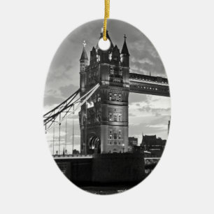 Black White London Torn Bridge UK Travel Julgransprydnad Keramik