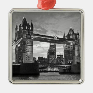 Black White London Torn Bridge UK Travel Julgransprydnad Metall
