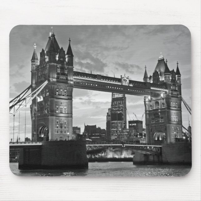 Black White London Torn Bridge UK Travel Musmatta (Framsidan)