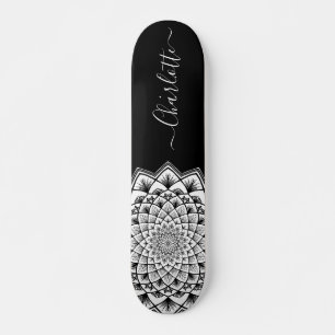 Black White Mandala Mönster Monogram Skateboard