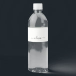 Black White Modern Script Girly Monogram Namn Vattenflaska Etikett<br><div class="desc">Svart och vit Monogram Namn Vattenflaska-etikett. Det gör perfekten söt 16-årsjubileum,  bröllop,  möhippa,  årsdag,  kväll,  babydusch eller bachelorette-fest för någon som glam lyxen och chic stilar i kärlek.</div>