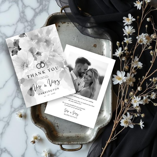 Black White MR & MRS Floral Design Photo Wedding Tack Kort (Black & White MR & MRS Floral Design Photo Wedding Thank You Cards with Tiny Wedding Rings.)