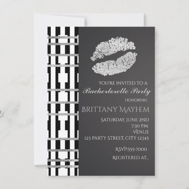 Black White och Faux Silver Beauty Läppar Kiss Par Inbjudningar (Framsida)