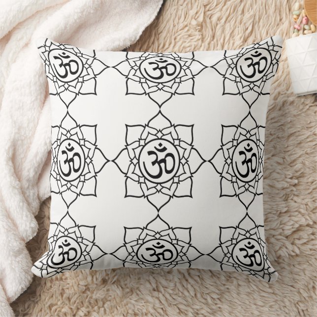 Black White Om Yoga Mandala Pillow Fabric Paint Kudde (Filt)