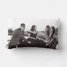 Black & White Pillow-Vasquez-familjen