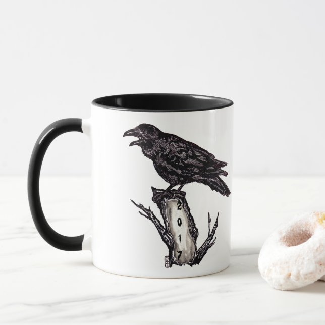 Black & White Raven Mugg Halloween Personalize Dat (Med munk)