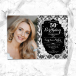 Black White Silver Damask Photo 50:e födelsedagen Inbjudningar<br><div class="desc">Femininininbjudan till elegantens blommigt på 50 år med ditt foto. Glam svartvit design med faux glitter silver. Innehåller svartvit dämpningsmönster, ro, skriptteckensnitt och kontur. Perfekt för en snyggt vuxen under firande party. Anpassa med dina egna detaljer. Kan anpassas för vilken ålder som helst! Skrivna Zazzle-inbjudningar eller digital utskrivbar mall för...</div>