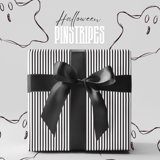 Black & White Streck Halloween Presentpapper (Elegant Halloween Pinstripes in Black and White Striped Pattern for Autumn Birthday & Fall Party)