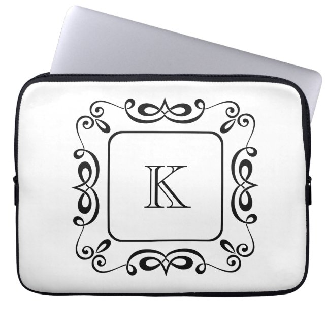 Black White Swirl Flourish Initial Monogram Laptop Fodral (Framsidan)