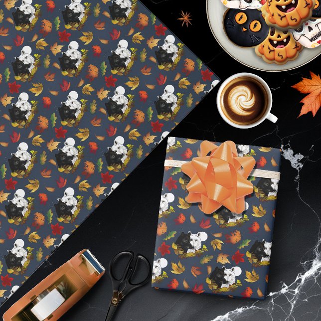 Black White Wolves Moonlight Autumn Leaves Presentpapper (Skapare uppladdad)