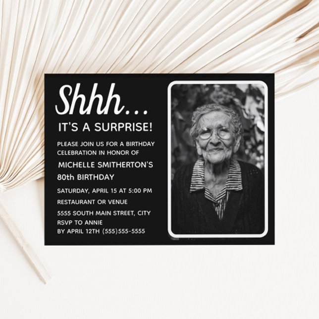Black White Women's Surprise 80 Birthday Photo Inbjudan Vykort (Black and white surprise party photo invitation)