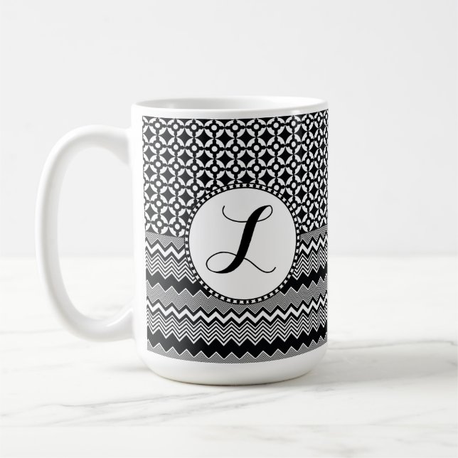 Black & White Zig Zags, Retro Medallion Monogram Kaffemugg (Vänster)